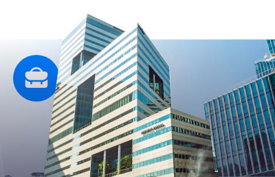 Vierkant, glazen, trapsgewijs ontworpen kantoorgebouw met linksboven kantoortas icon