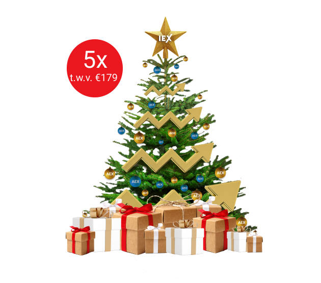 kerstboom met AEX ballen, cadeautjes onder de boom en een sticket met 5x t.w.v. €179
