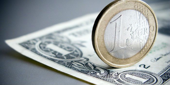 'Dollar zal nog dit jaar evenveel waard worden als de euro'