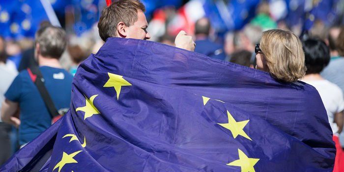 Zwakkere euro biedt broodnodige steun Europese aandelen
