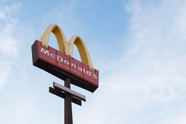 TA: McDonalds weer in trek