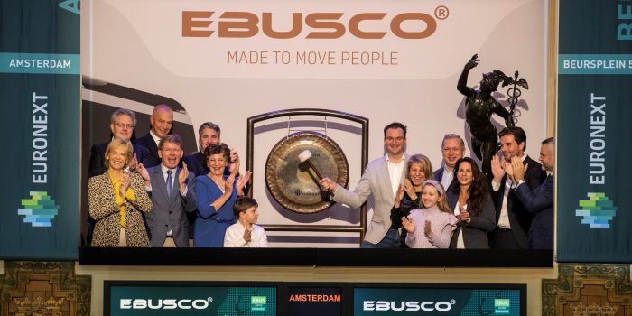 Ebusco opent 2,6% hoger bij beursdebuut