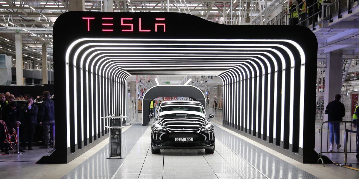 Lichtrode futures en speculaties rond Tesla