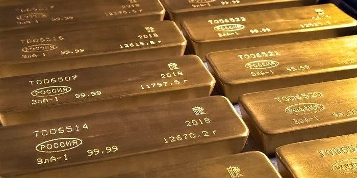 Onrust op de beurs en torenhoge inflatie: waarom stijgt de goudprijs niet?