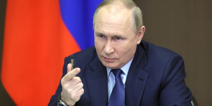 Poetin verbiedt export van niet nader genoemde grondstoffen