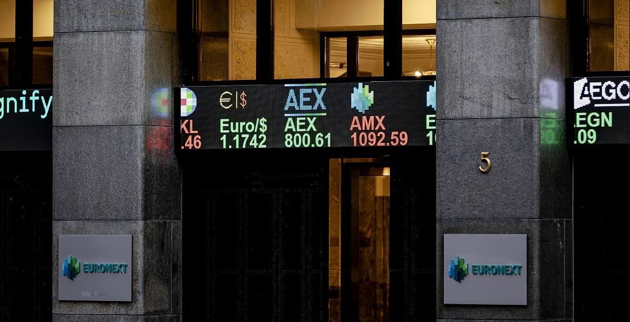 Chipfondsen trekken AEX omlaag