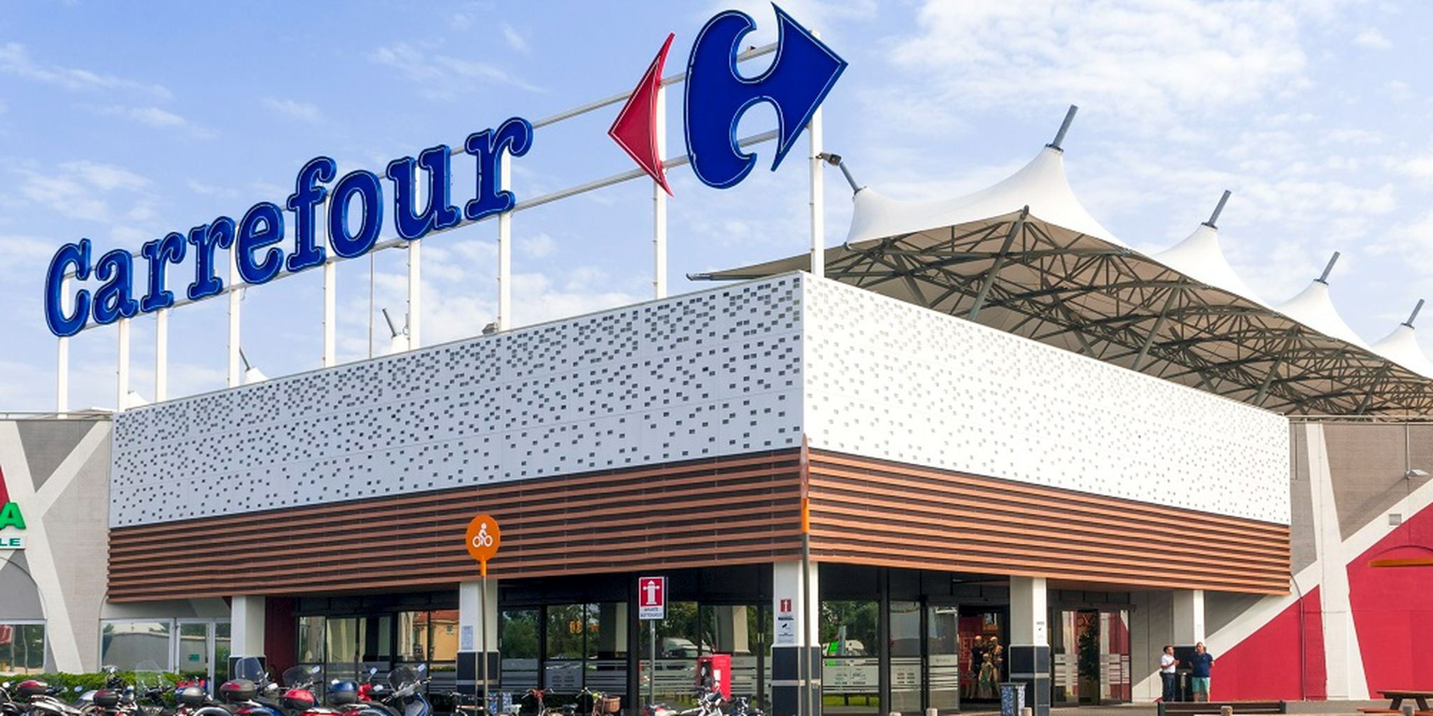 Carrefour wordt van alle kanten geraakt 