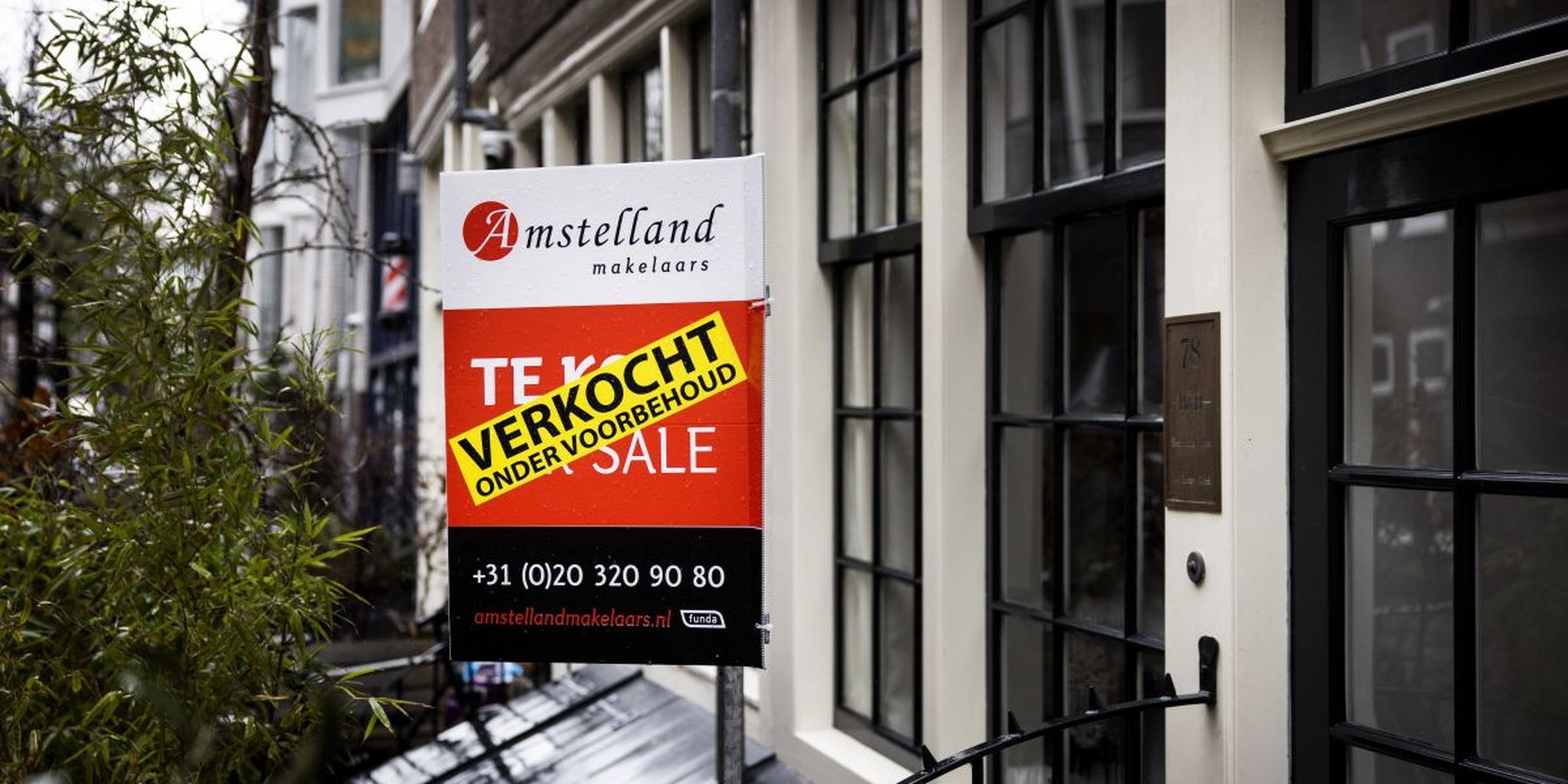 Nederlandse huizenprijzen dalen even hard als vorige maand