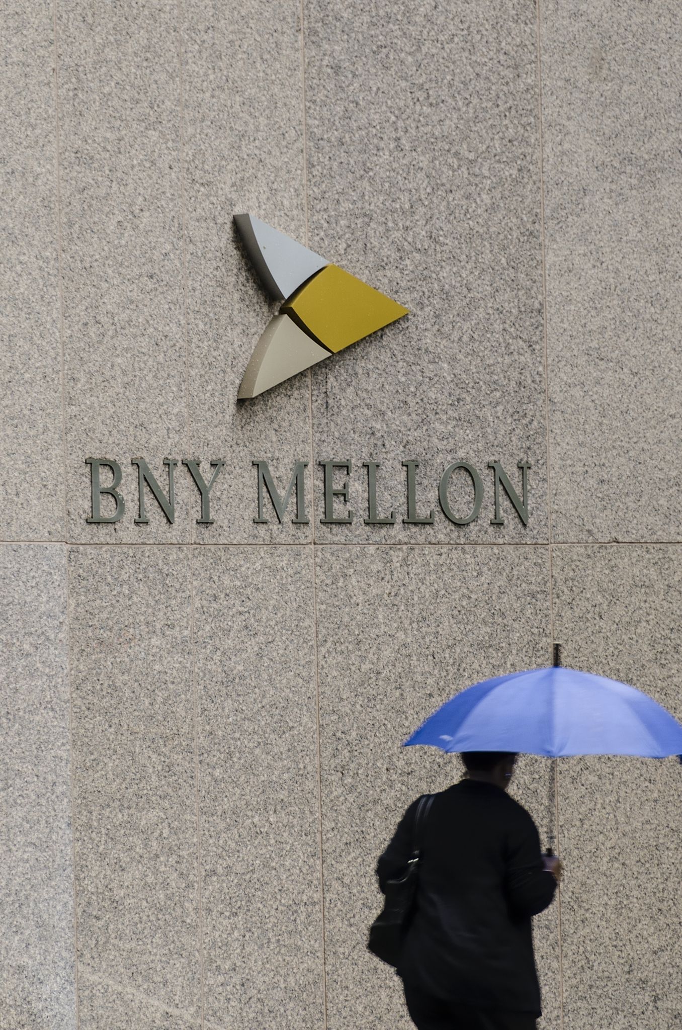 Bank of New York Mellon consolideert boven steun