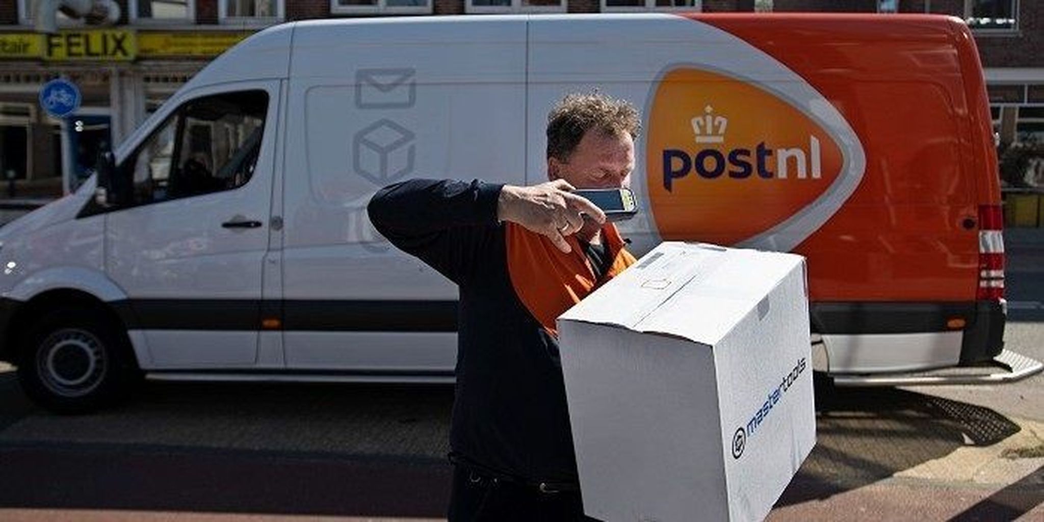 Degroof Petercam zet PostNL op verkooplijst