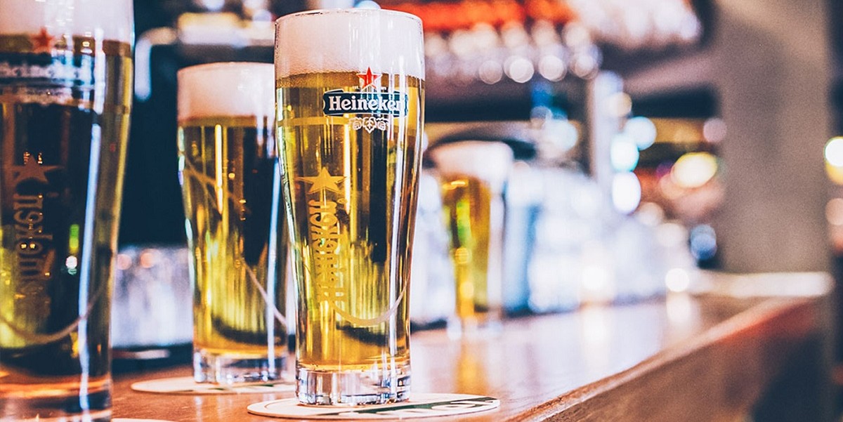 Het glas van Heineken is weliswaar halfleeg, maar smaakt naar meer