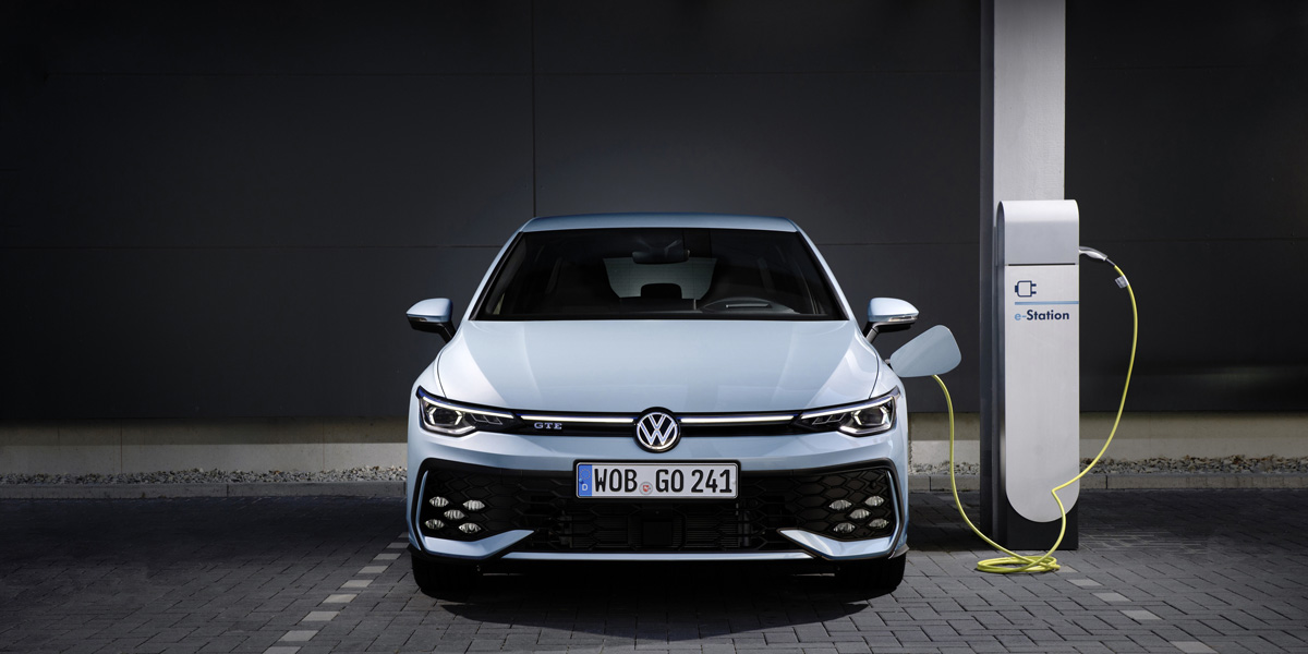 Elektrische auto's jagen Volkswagen op kosten