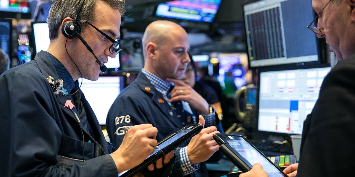 S&P naar nieuw record op verdeeld Wall Street