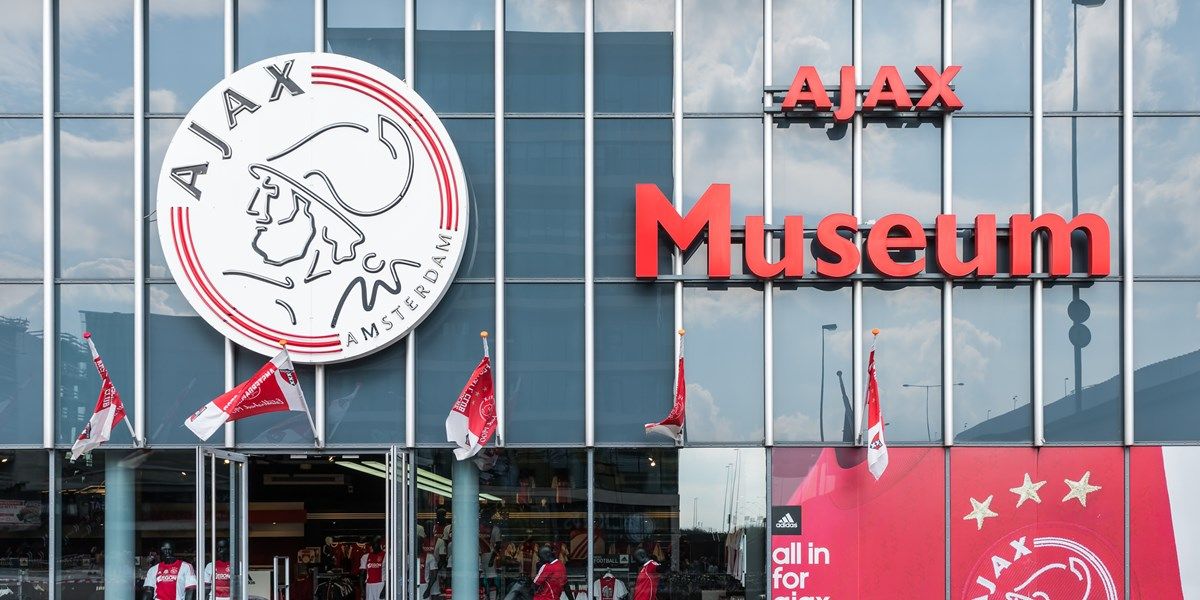 Ajax verlengt contract commercieel directeur