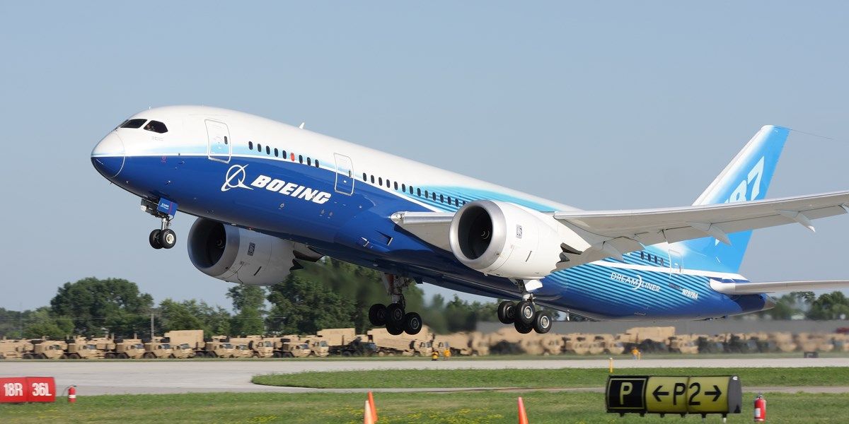 Boeing halveert verlies