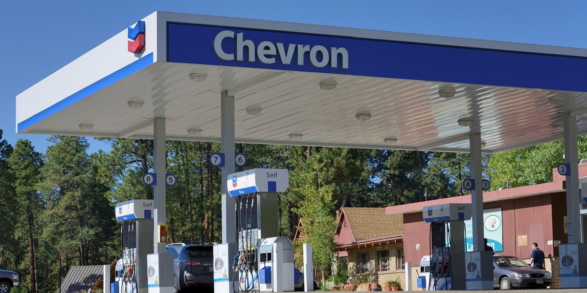 Winst Chevron gehalveerd