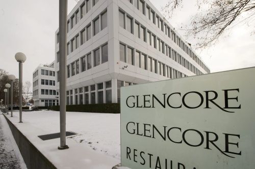 Koperproductie Glencore valt scherp terug