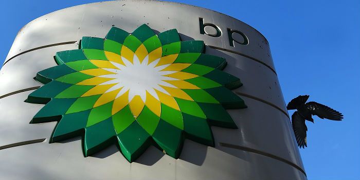 Winst olieconcern BP bijna gehalveerd