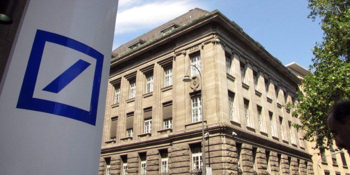 Aandeel Deutsche Bank verder onder druk