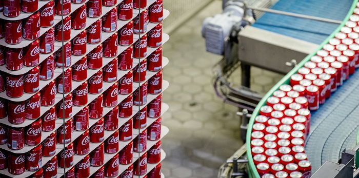 Bottelaar Coca-Cola verhoogt dividend
