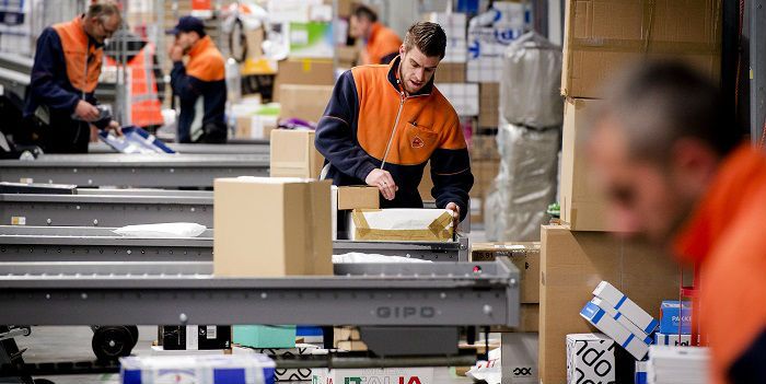 'PostNL profiteert van pakketten'