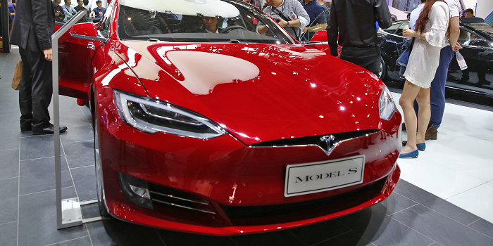 Tesla-baas geeft uitleg over vreemde tweets