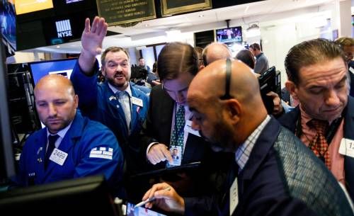 Wall Street opent licht lager