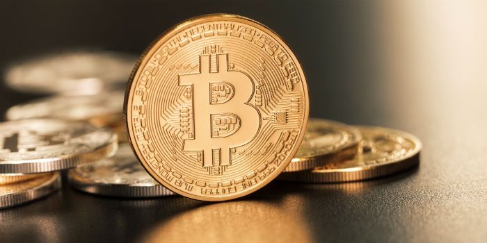 Koers bitcoin stijgt boven 10.000 dollar