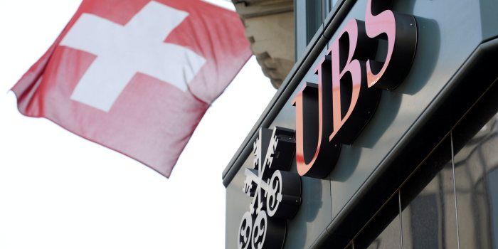 'UBS-voorzitter bekijkt fusiemogelijkheden met Credit Suisse'