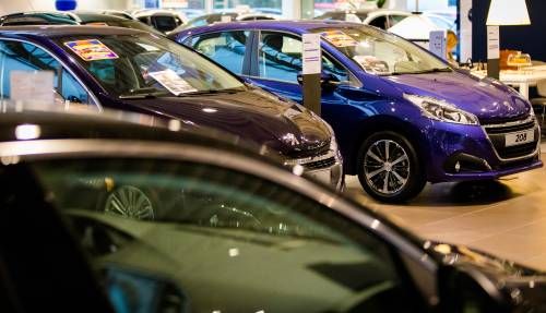 Europese autoverkopen stijgen voor het eerst in crisisjaar 2020