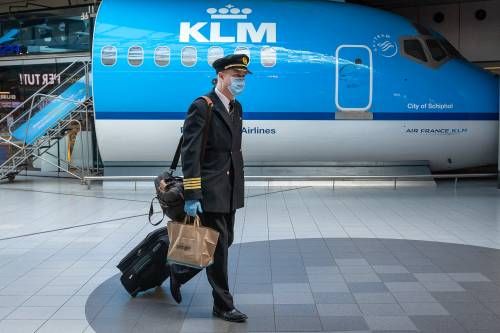 Crisisoverleg bij KLM met bonden na 'nee' minister Hoekstra  