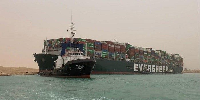 'Bergen schip Suezkanaal kan weken duren' 
