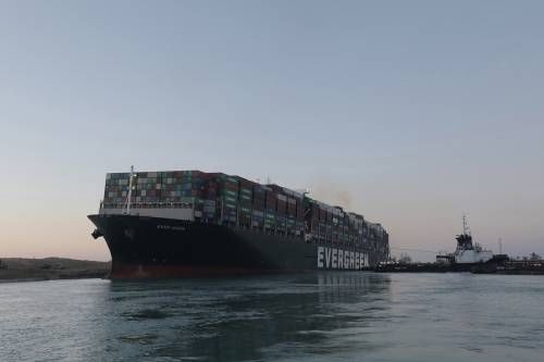 Reddingsoperatie Suezkanaal wordt rond 11.30 uur hervat
